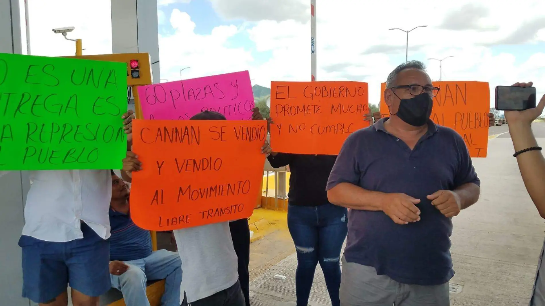 Movimiento por el libre tránsito caseta Ricardo González (2)